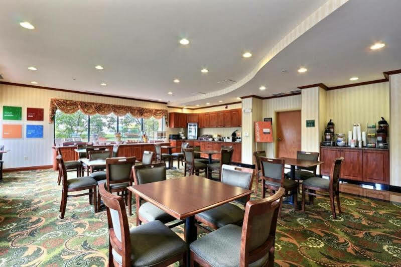 Comfort Suites Canton - Detroit Exterior foto